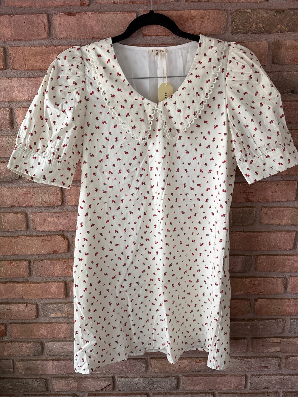 JODIFL White Mini Dress with Red Floral Print
